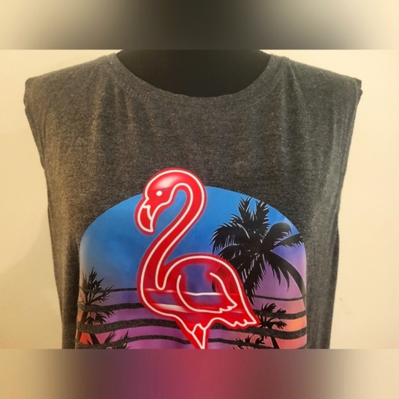 Ladies Gray Sleeveless Muscle Tee with Flamingo Graphic (Size‎ XL) - Picture 5 of 11